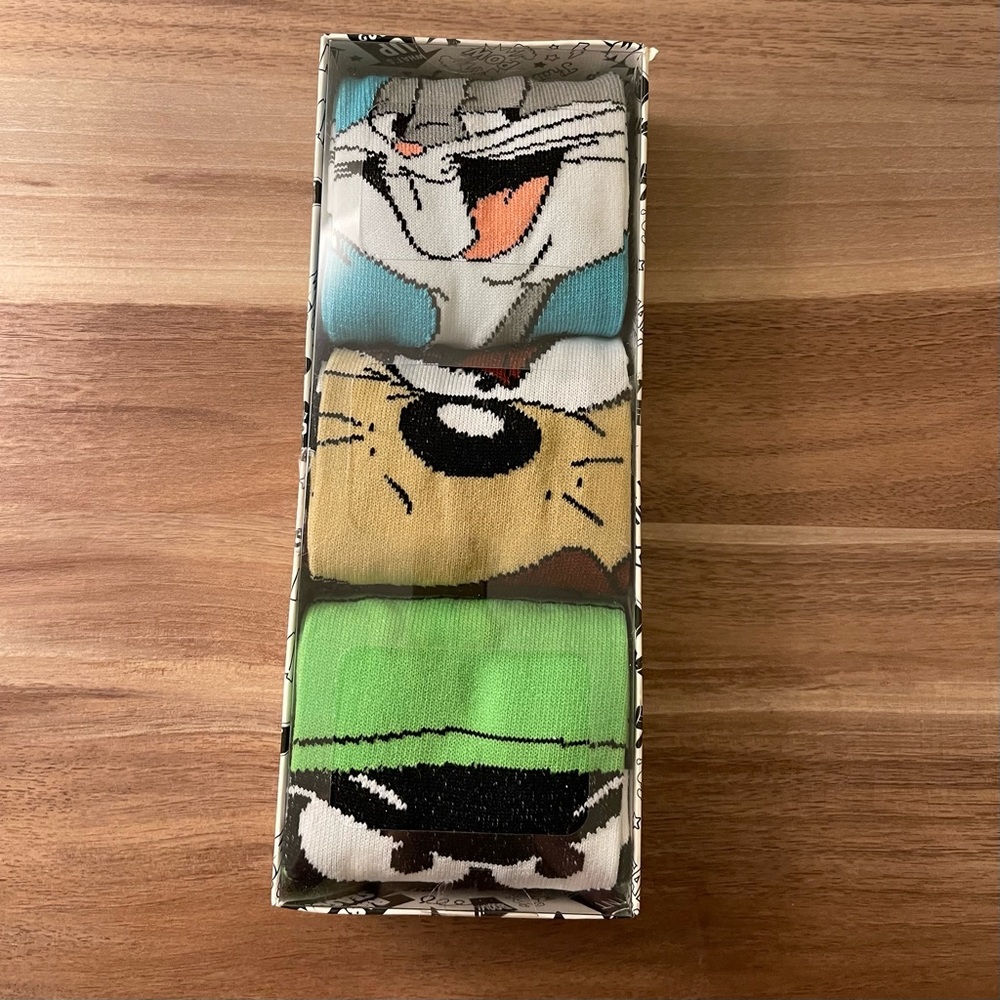 Looney Tunes Men's Crew Socks 3 Pack |Size 8-12 NWT| Perfect stocking stuffer🎅
